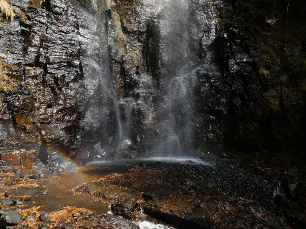 御嶽山　清滝の滝壺　11月