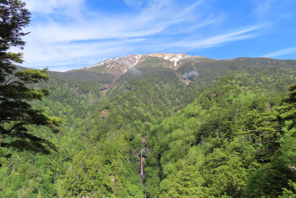 御嶽山と百間滝　６月