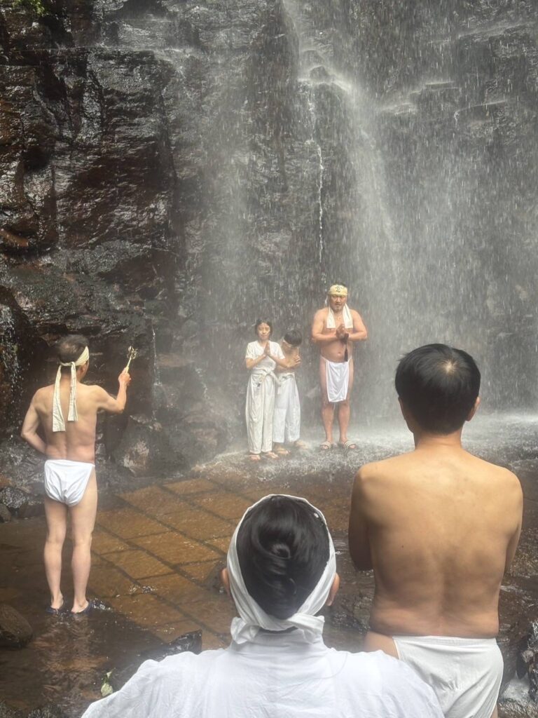 御嶽山　清滝での滝行